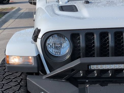 Used 2023 Jeep Gladiator Sport AWD/4WD image 9