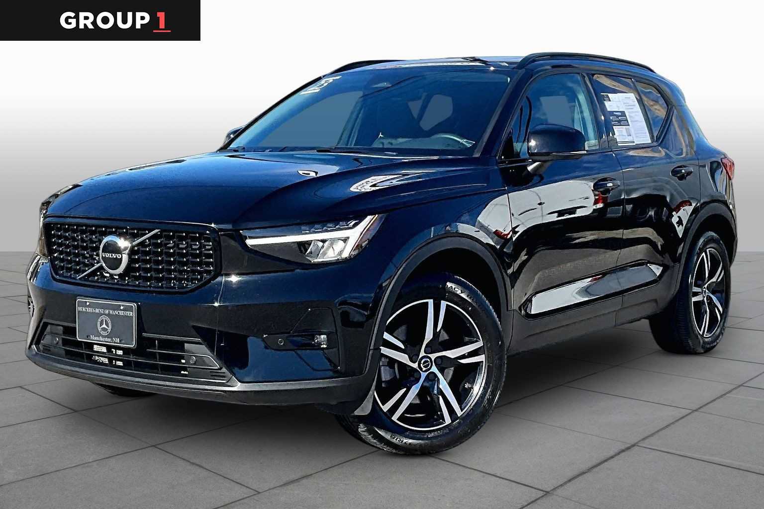 Used 2023 Volvo XC40 B5 Plus w/ Climate Package AWD/4WD image 1