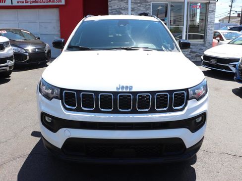 Used 2024 Jeep Compass Latitude AWD/4WD image 8