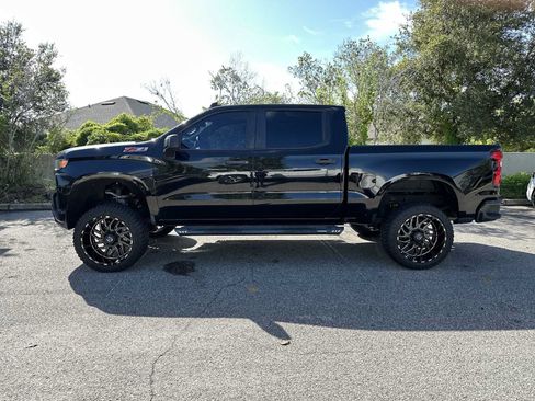 Used 2021 Chevrolet Silverado 1500 Custom Trail Boss w/ Midnight Edition AWD/4WD image 3