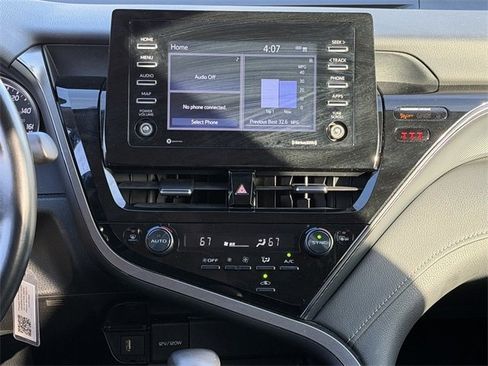 Used 2024 Toyota Camry SE image 17