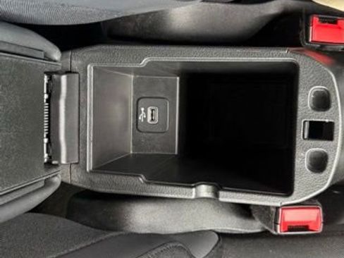 Used 2016 Jeep Renegade Latitude AWD/4WD image 29