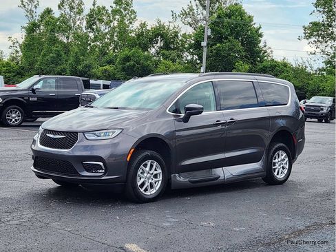 Used 2022 Chrysler Pacifica Touring-L FWD image 23