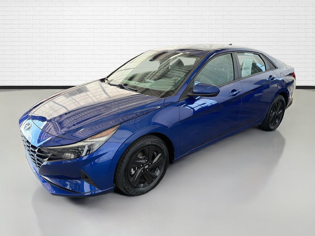 Used 2022 Hyundai Elantra SEL w/ Preferred Accessory Package FWD image 5