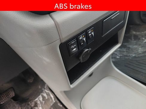 Used 2017 Toyota Sienna XLE image 9