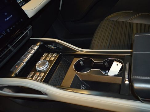 Used 2024 Lincoln Nautilus Reserve w/ Equipment Group 202A image 20