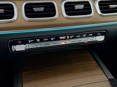 Used 2021 Mercedes-Benz GLE 350 4MATIC w/ Premium Package image 12