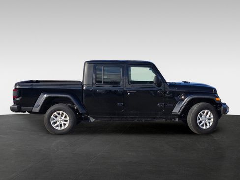 Used 2023 Jeep Gladiator Sport image 3