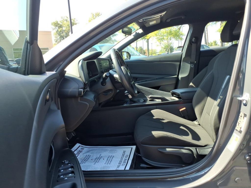 Certified 2025 Hyundai Elantra Sport FWD image 14
