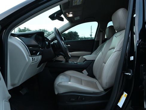 Used 2021 Cadillac XT4 Premium Luxury FWD image 16