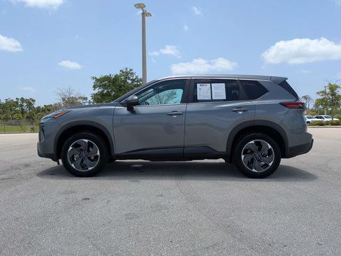 Used 2024 Nissan Rogue SV FWD image 8