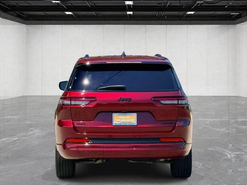 Used 2025 Jeep Grand Cherokee L Limited w/ Black Appearance Package AWD/4WD image 4