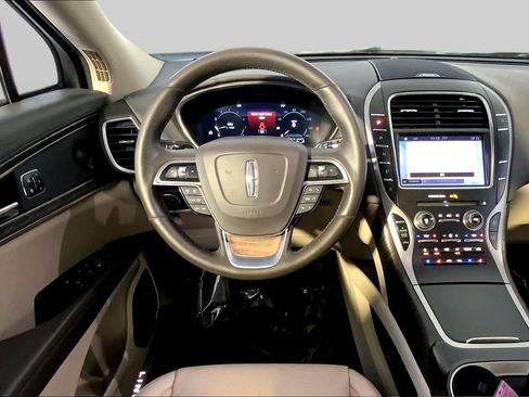 Used 2019 Lincoln Nautilus Reserve AWD/4WD image 6