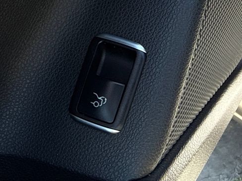 Used 2019 Mercedes-Benz CLA 250 image 23