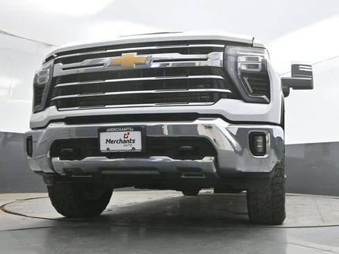Used 2024 Chevrolet Silverado 2500 LTZ AWD/4WD image 32
