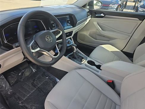 Used 2024 Volkswagen Jetta SE FWD image 14