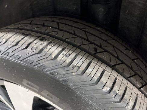 Used 2025 Volkswagen Atlas Cross Sport SE image 38