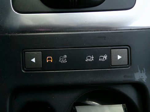 Used 2013 Land Rover LR2 image 28