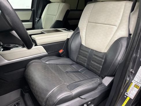 Used 2024 Toyota Sequoia Capstone AWD/4WD image 19