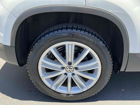 Used 2015 Volkswagen Tiguan SEL FWD image 76