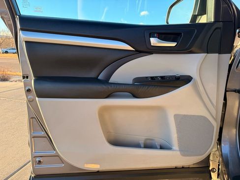 Used 2015 Toyota Highlander XLE image 10