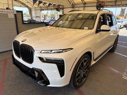 Used 2024 BMW X7 xDrive40i w/ M Sport Package AWD/4WD image 2
