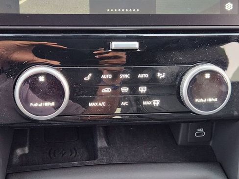 Used 2025 Land Rover Discovery S AWD/4WD image 18