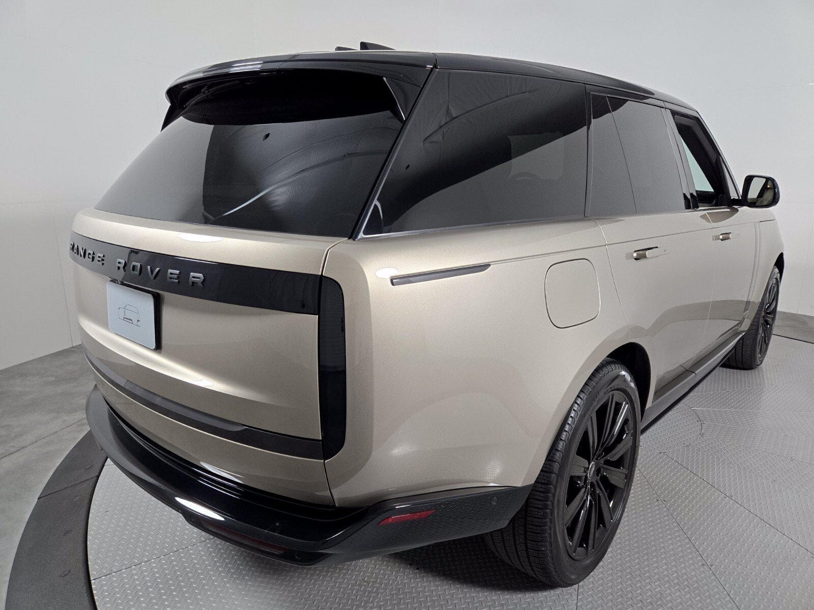 Used 2025 Land Rover Range Rover SE AWD/4WD image 2
