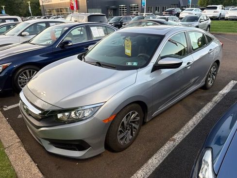 Used 2017 Honda Civic EX image 3