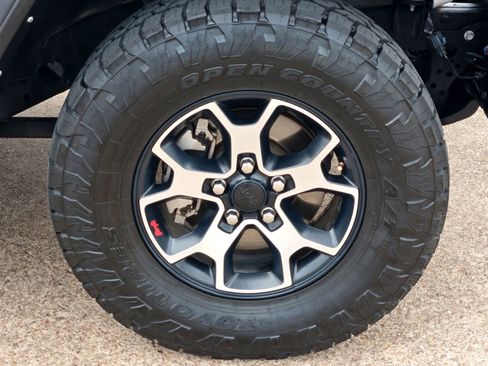 Used 2022 Jeep Wrangler Unlimited Rubicon w/ Cold Weather Group image 9