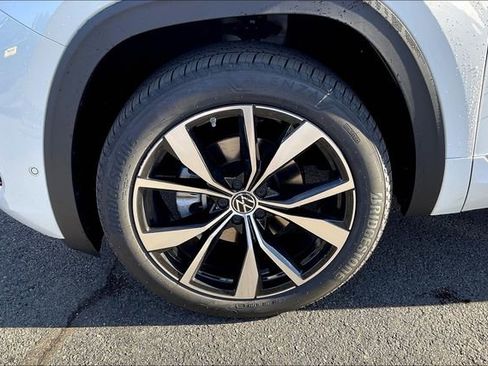 New 2026 Volkswagen Atlas Cross Sport SEL Premium R-Line image 13