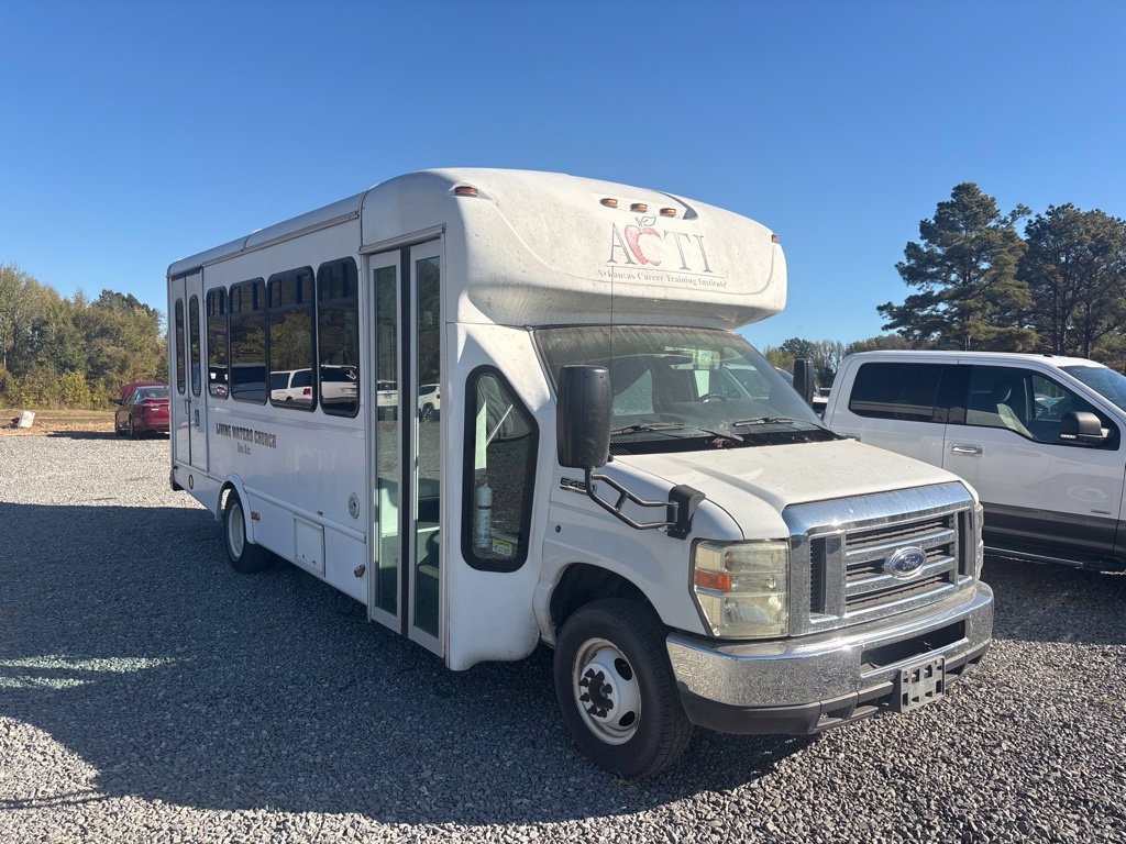 Used 2016 Ford E-450 and Econoline 450 Super Duty w/ Shuttle Bus Prep Package RWD image 9