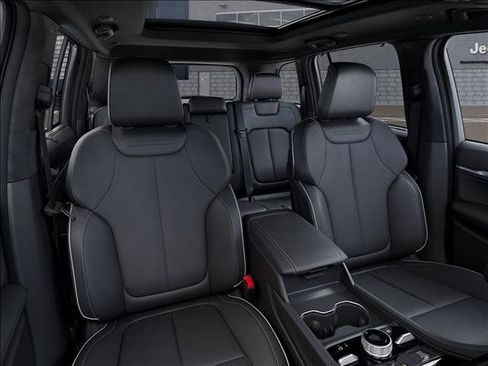 New 2025 Jeep Grand Cherokee Overland w/ Luxury Tech Group IV AWD/4WD image 16