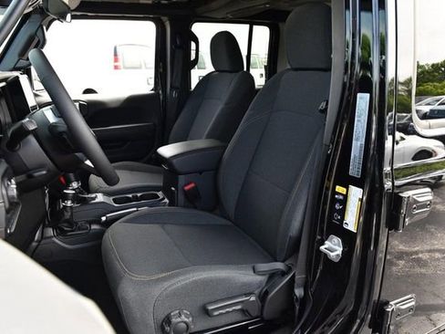 Used 2025 Jeep Wrangler Unlimited Sahara w/ Safety Group AWD/4WD image 21