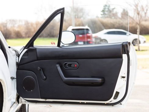 Used 1991 MAZDA MX-5 Miata image 31