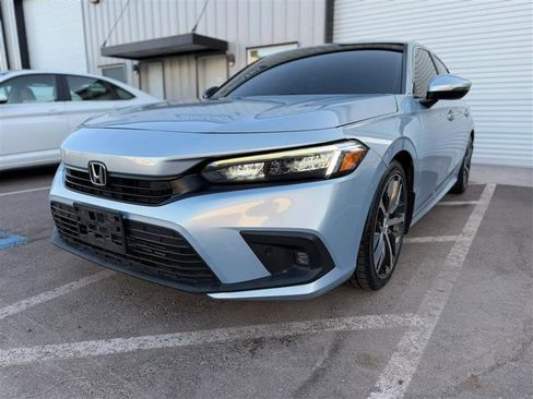 Used 2022 Honda Civic Touring image 2