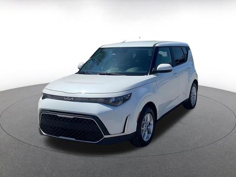 Used 2025 Kia Soul LX w/ LX Technology Package FWD image 7