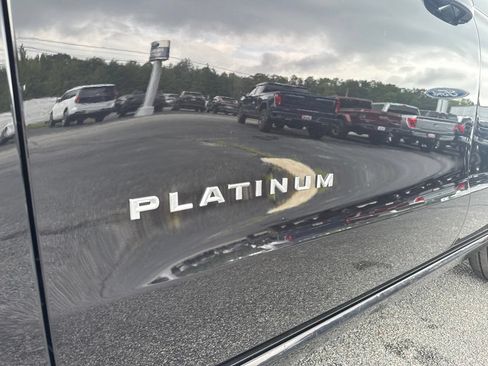 Used 2025 Ford Expedition Platinum w/ Driver's Package AWD/4WD image 46