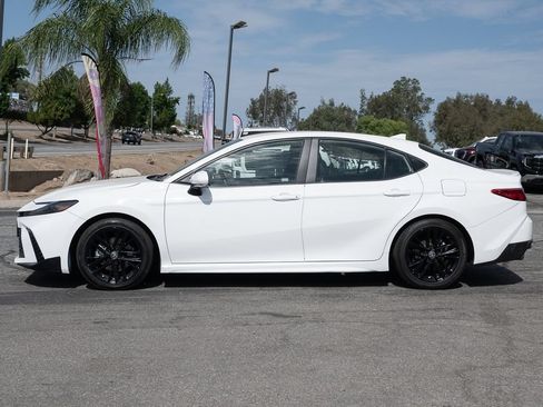 Used 2025 Toyota Camry SE FWD image 8