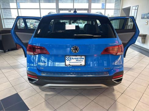Used 2024 Volkswagen Taos SE w/ Panoramic Sunroof Package AWD/4WD image 10