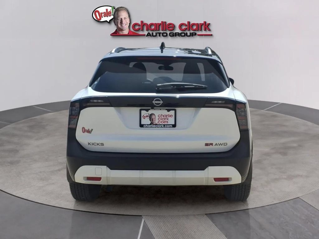 Used 2025 Nissan Kicks SR AWD/4WD image 4