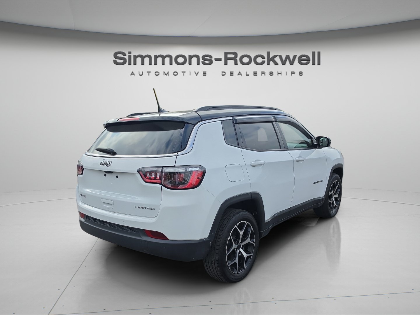 Used 2025 Jeep Compass Limited AWD/4WD image 5