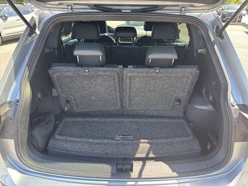 Certified 2023 Volkswagen Tiguan SE R-Line FWD image 11