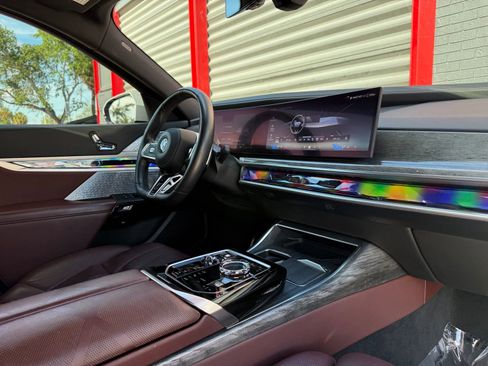 Used 2023 BMW 760i xDrive AWD/4WD image 32