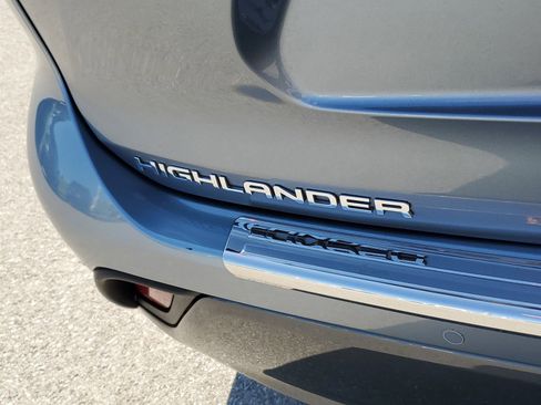 Certified 2020 Toyota Highlander Limited AWD/4WD image 7
