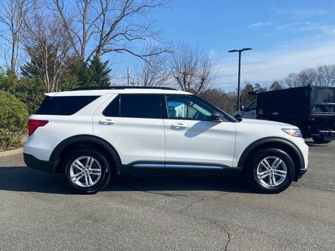 Certified 2023 Ford Explorer XLT w/ Equipment Group 202A AWD/4WD image 3