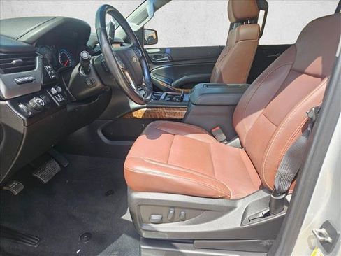 Used 2019 Chevrolet Tahoe Premier w/ Premier Plus Edition RWD image 17