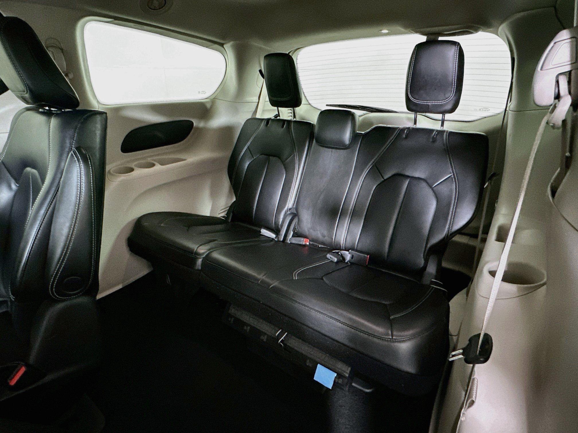 Used 2023 Chrysler Pacifica Touring-L FWD image 27