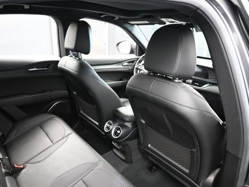 Used 2023 Alfa Romeo Stelvio Sprint image 45