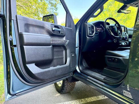 Used 2020 Chevrolet Silverado 2500 LTZ w/ LTZ Premium Package image 10